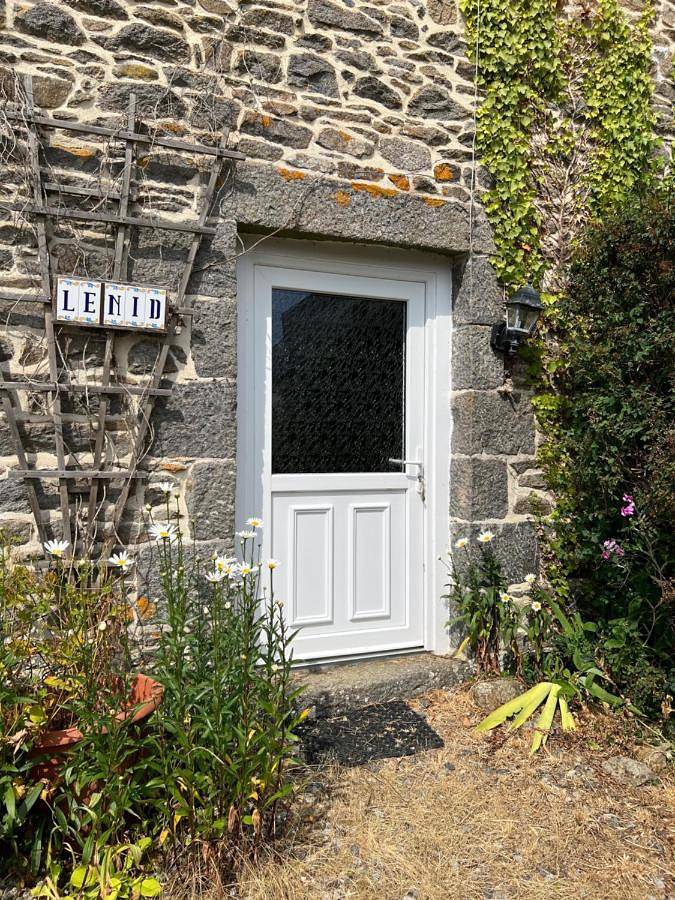 Maison de campagne pour 4 personnes, avec vue et jardin dans Le Mené - 2