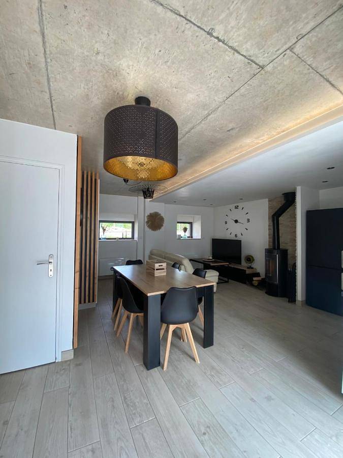 Location de vacances pour 4 personnes, avec jacuzzi ainsi que sauna et terrasse, animaux acceptés à Saint-Hélen - 3