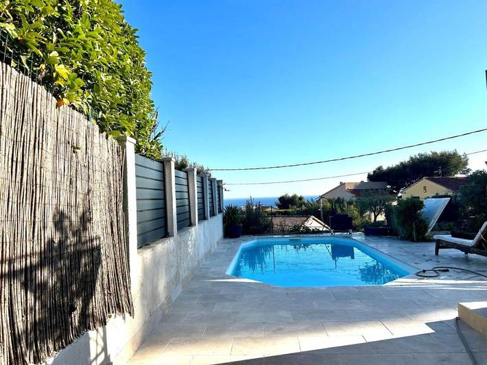 Villa pour 8 personnes, avec vue ainsi que jardin et piscine, animaux acceptés à Marseille - 4