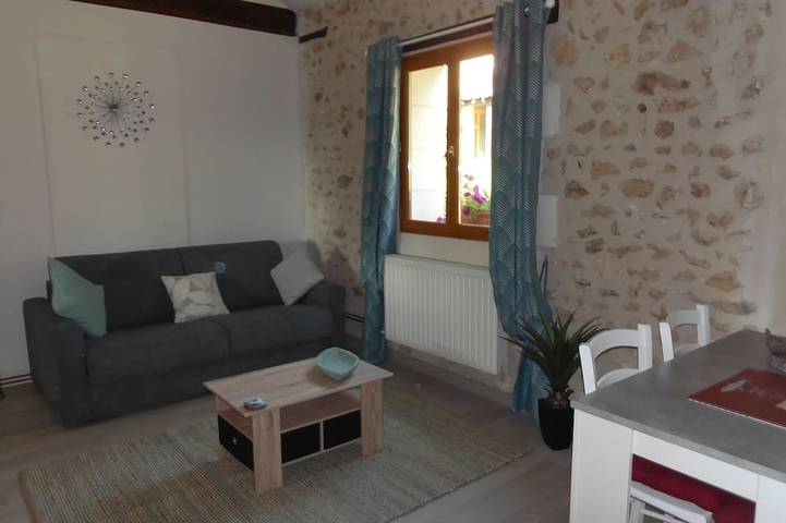 Beautiful Dordogne Rural Cottage in Manzac-sur-Vern, Périgord Blanc