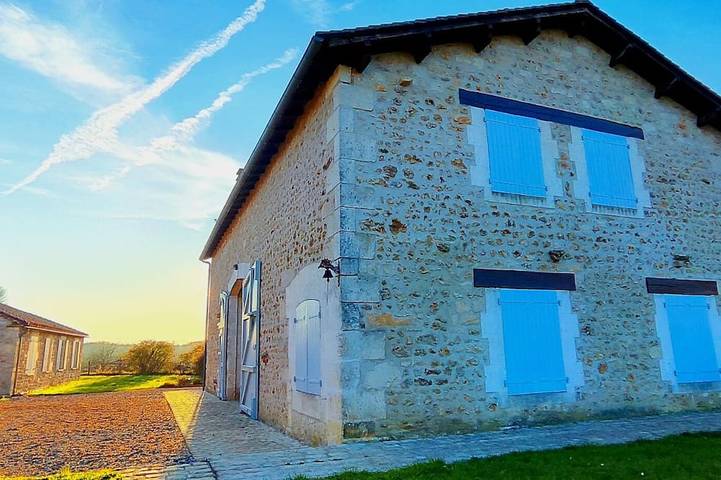 Gîte pour 6 personnes, avec jardin, animaux acceptés à Les Pins