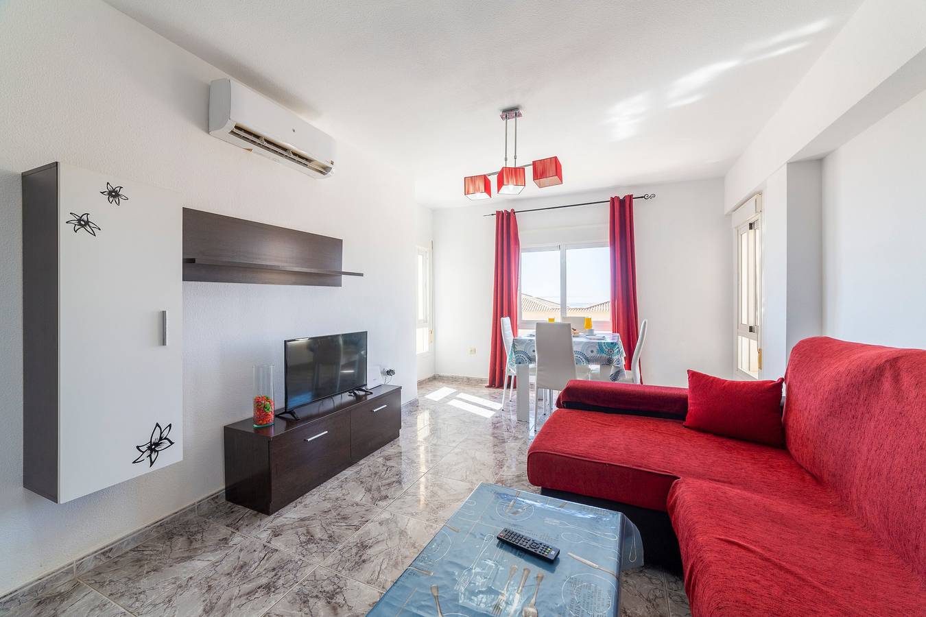 Cały apartament, Apartment 'Bahia Almeria' with Shared Pool, Wi-Fi and Air Conditioning in Agua Dulce, Roquetas de Mar
