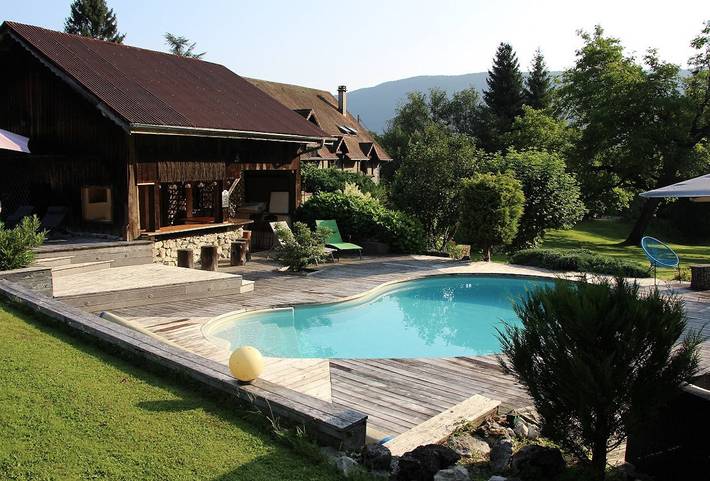 Location de vacances pour 2 personnes, avec piscine et jardin à Lépin-le-Lac - 3