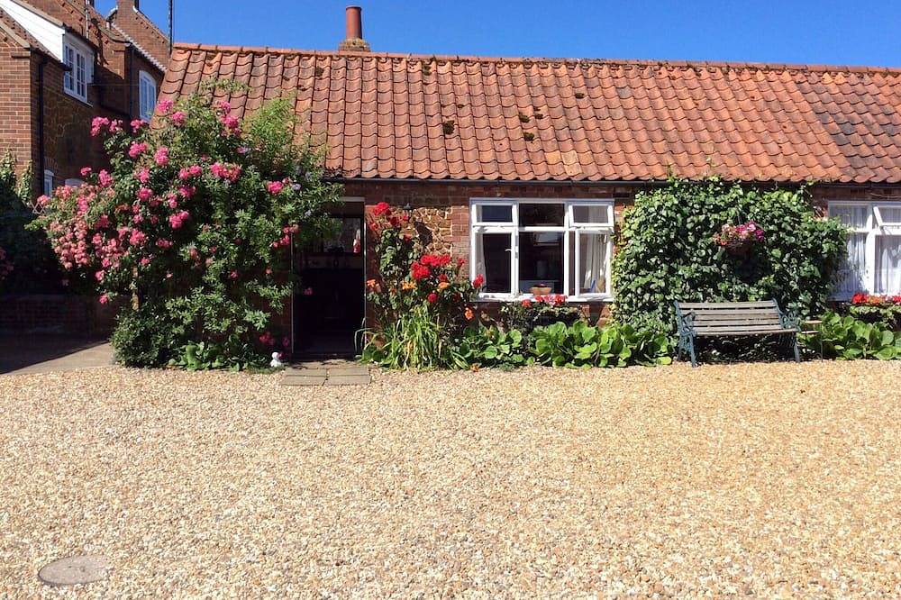 Rose cottage 500yds from the sea. in Old Hunstanton, Norfolk Coast
