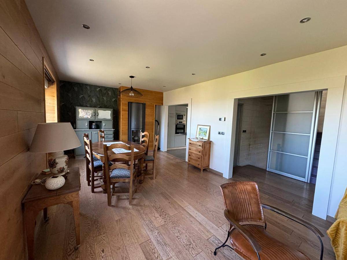 Five-Bedroom House in Laguiole, Parc naturel régional de l'Aubrac