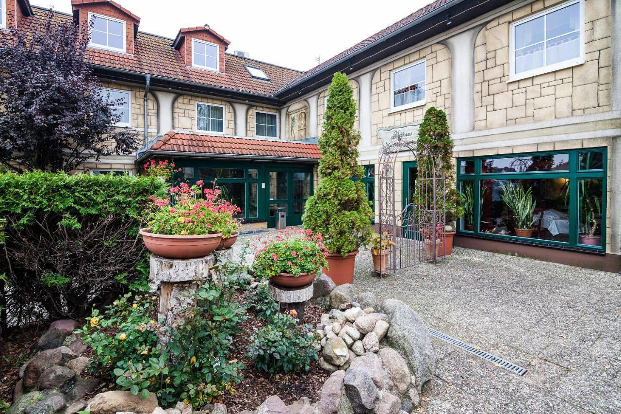 Single Room with Private Bathroom in Ahrensfelde, Barnimerland Region