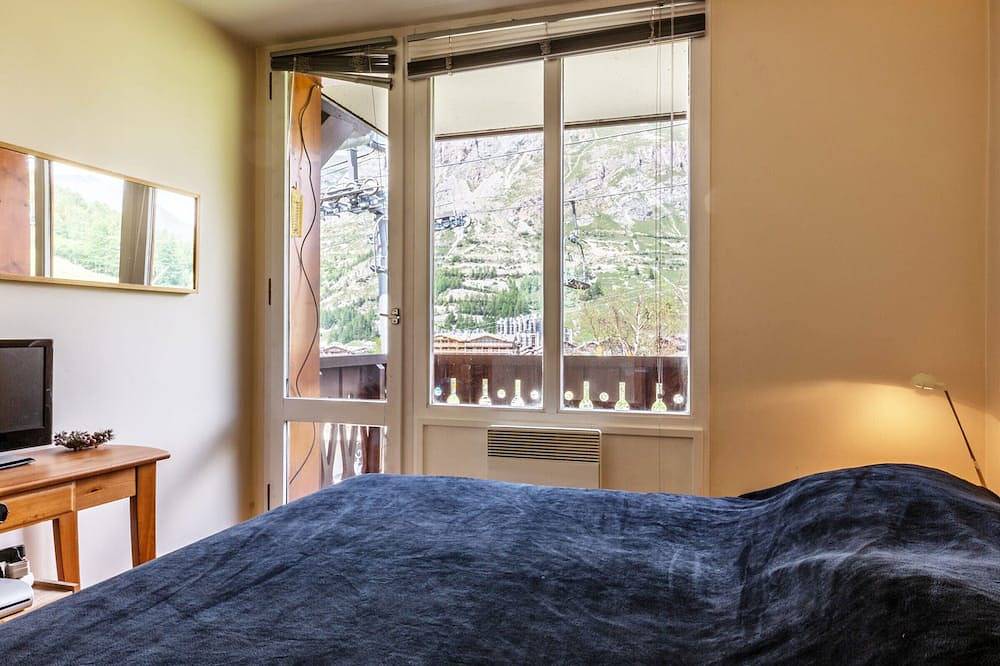 Entire apartment, Contemporary Ski-In/Ski-Out Apt with Village View and Close to Kids' Area, Val-d'Isère in Val-d'Isère, Vanoise National Park