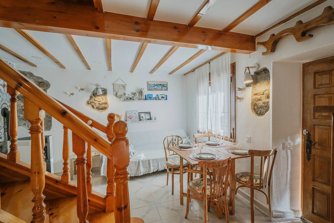Finca 'La Casa De Sara' mit Bergblick, privater Terrasse und Wlan in Llánaves de la Reina, Boca de Huérgano