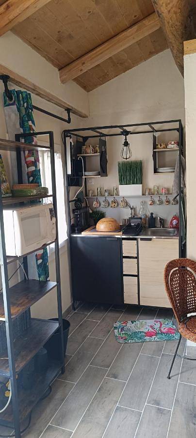 Location de vacances pour 2 personnes, avec vue et jardin, adapté aux familles à Fontan - 2