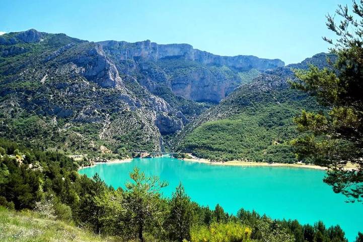 Camping pour 8 personnes à Bauduen