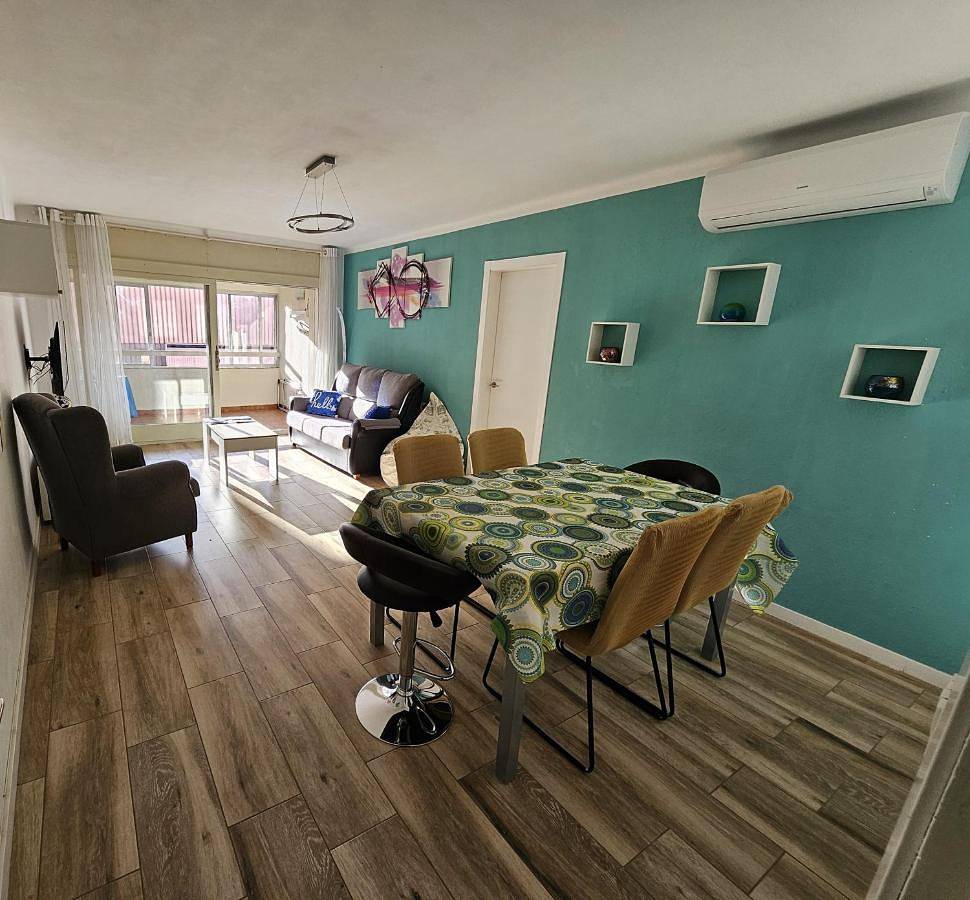Apartamento entero, Three-Bedroom Apartment in Figueras, Alt Empordà
