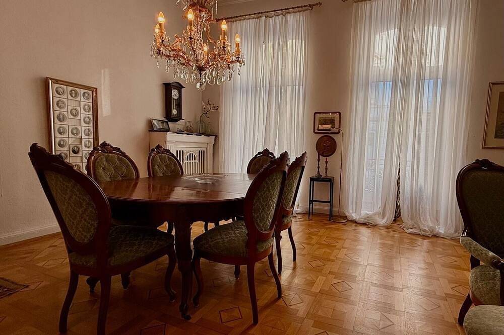 Ganze Wohnung, Briller Palais mit riesigem Garten und Whirlpool in Wuppertal, Bergisches Land