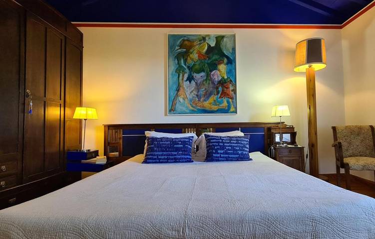 Location de vacances pour 3 personnes, avec piscine ainsi que vue et jardin dans Faial - 4