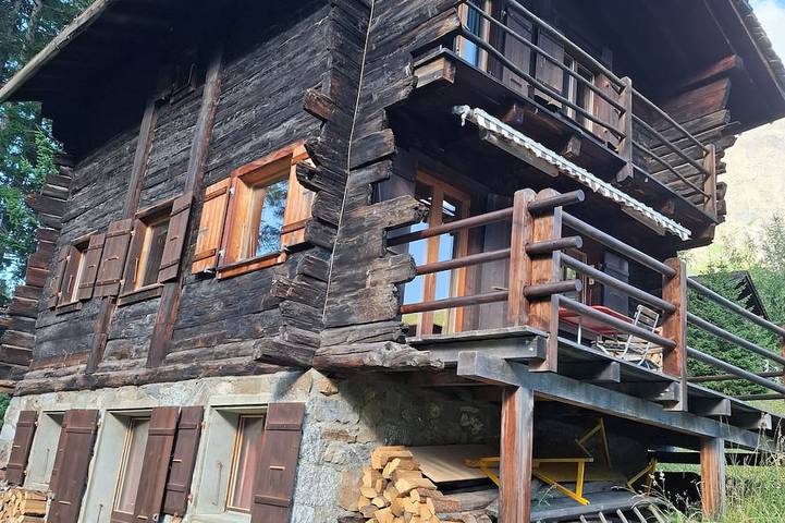 Gîte pour 7 personnes, avec jardin et balcon dans La Fouly