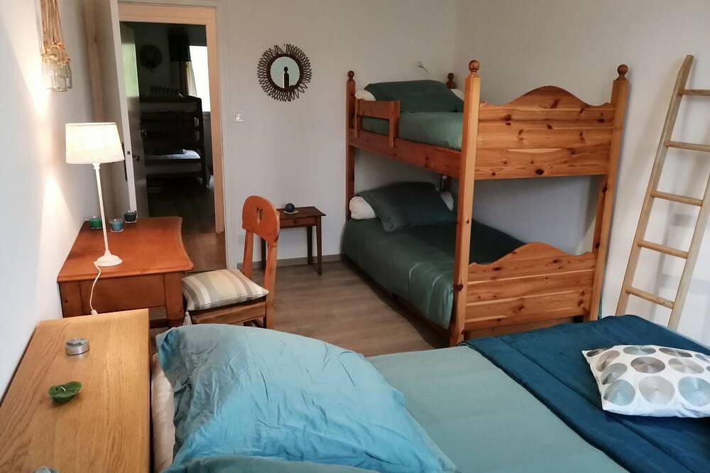 Grand gîte 12 personnes dans le Valromey avec terrasse et grand terrain in Talissieu, Belley