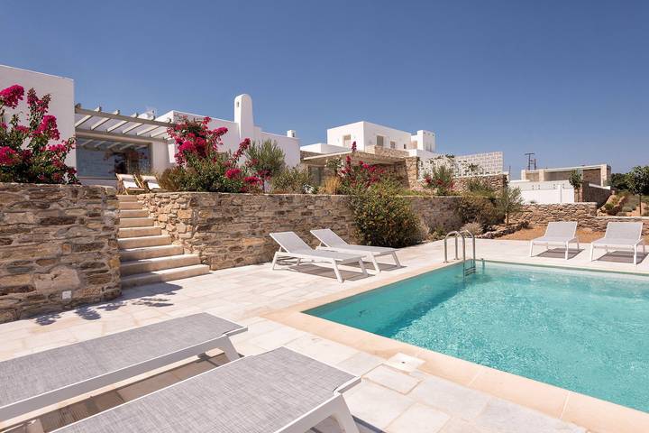 Villa for 8 people, with garden in Paros