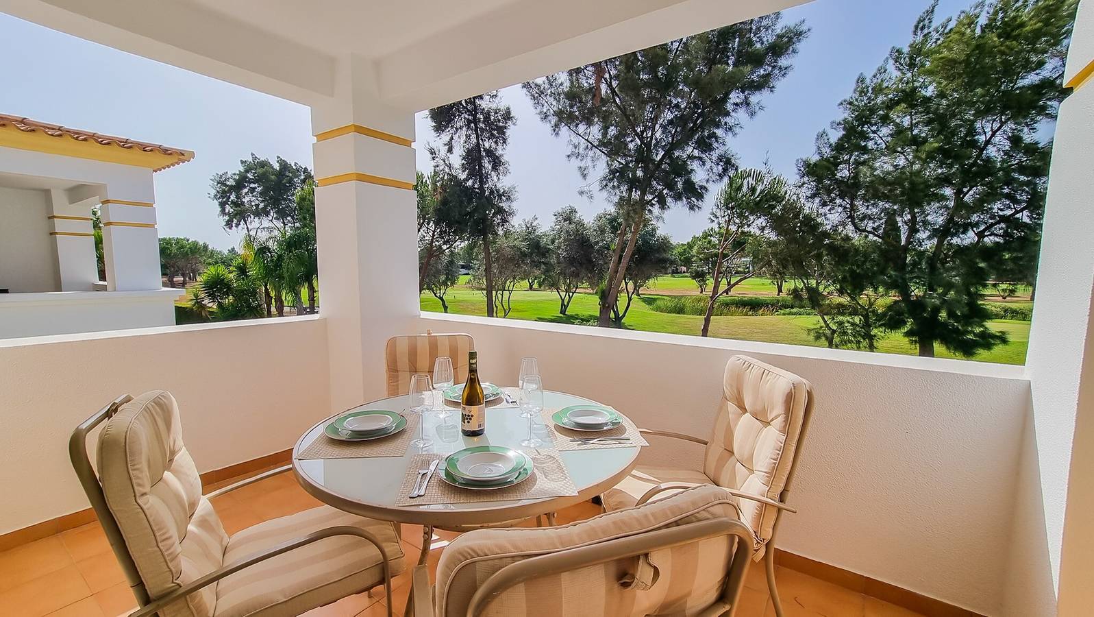 Ganze Wohnung, Apartment 'Golfview' mit Gemeinschaftspool, Wlan und Klimaanlage in Quarteira, Faro Distrikt