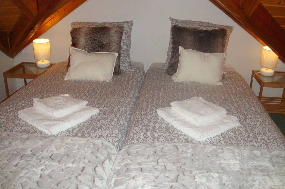 Chalet Clementine offers skiing luxury in Oz en Oisans part of Alpe d'Huez area. in Oz, Écrins National Park
