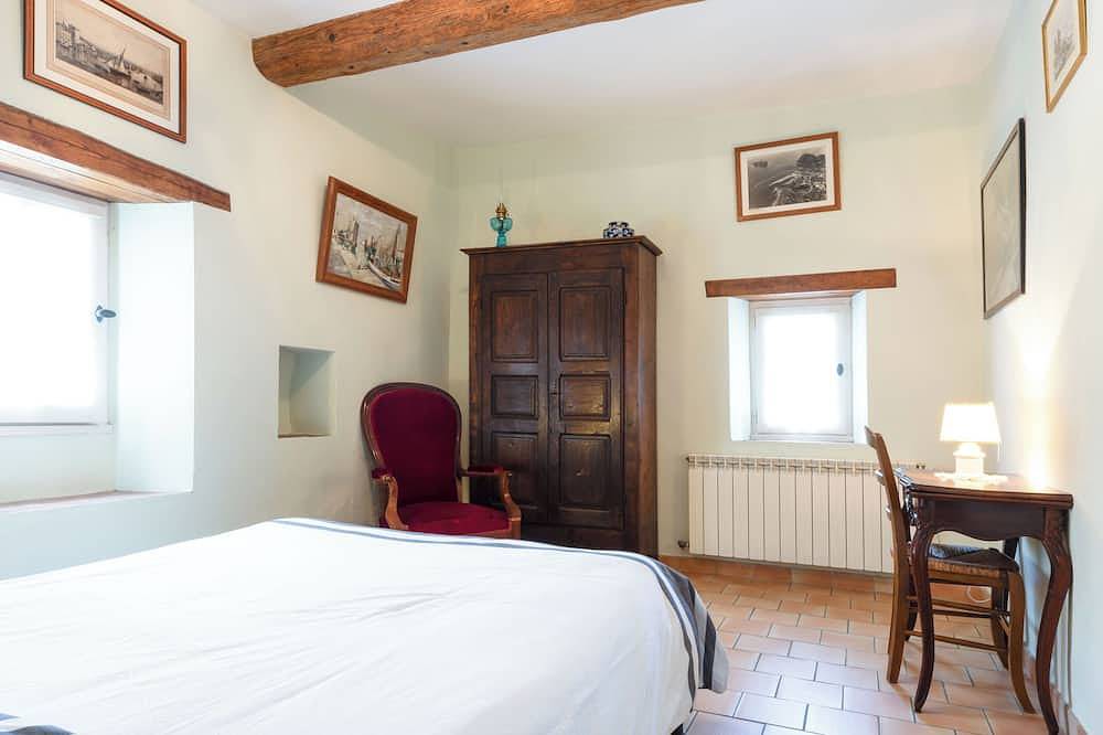 Cévennes : beautiful 17th century house, 120ha, Swimming pool, Wifi in Monoblet, Cevennen