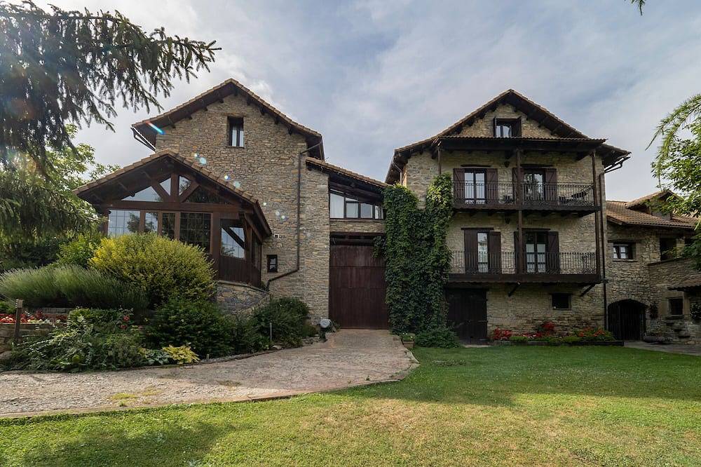 Casa rural 'La Solana' con vistas a la montaña, piscina compartida y Wi-Fi in Lardiés, Fiscal