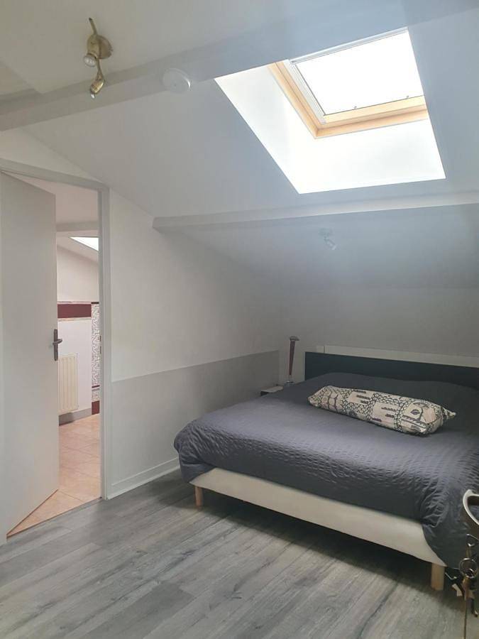Chambre d’hôte pour 6 personnes, avec vue ainsi que jardin et piscine, adapté aux familles à Saint-Juire-Champgillon