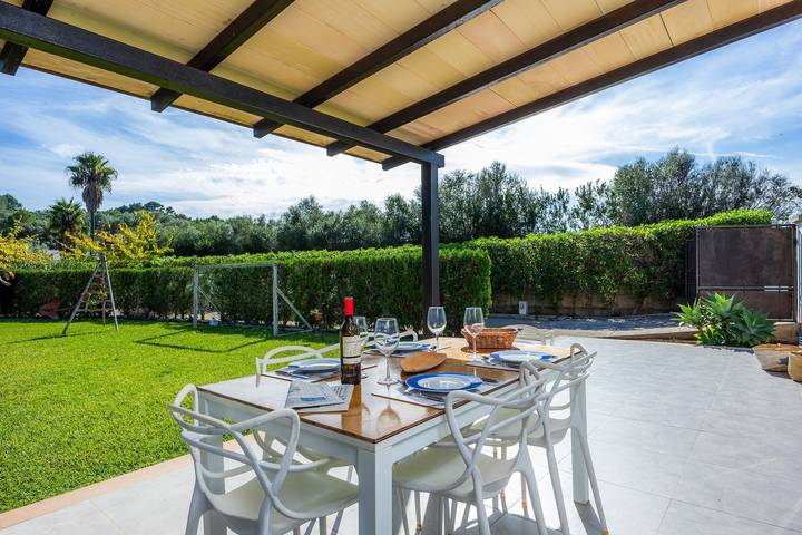 Casa de férias 'Les Herbetes' com vista para a montanha, Wi-Fi e ar condicionado in Port de Pollença, Pollença