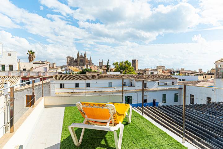 Entire apartment, Lonja Old Town Apartment minimum stay 31 nights in Palma Old Town, Palma
