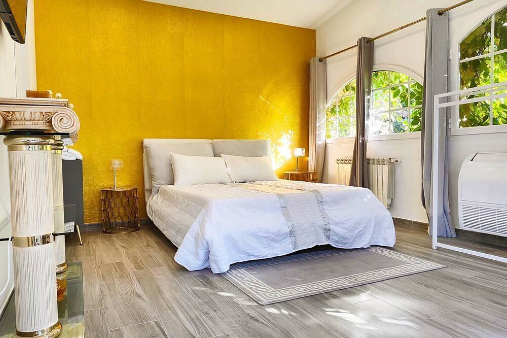 Villa Majadahonda - Six Bedroom Villa, Sleeps 12 in Las Rozas de Madrid, Madrid Province