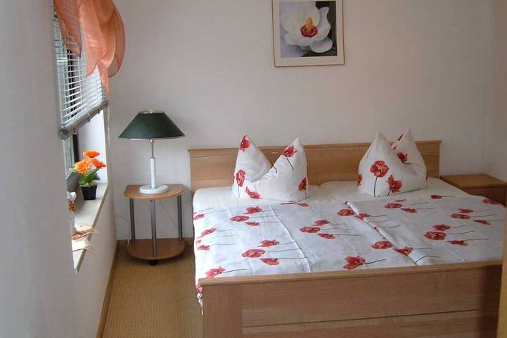 Ferienwohnung für 2 Personen, mit Terrasse und Garten in Dierkow - 2