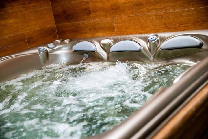 Location de vacances pour 4 personnes, avec sauna et jacuzzi ainsi que jardin et piscine dans Saint-Pierre-en-Auge - 3