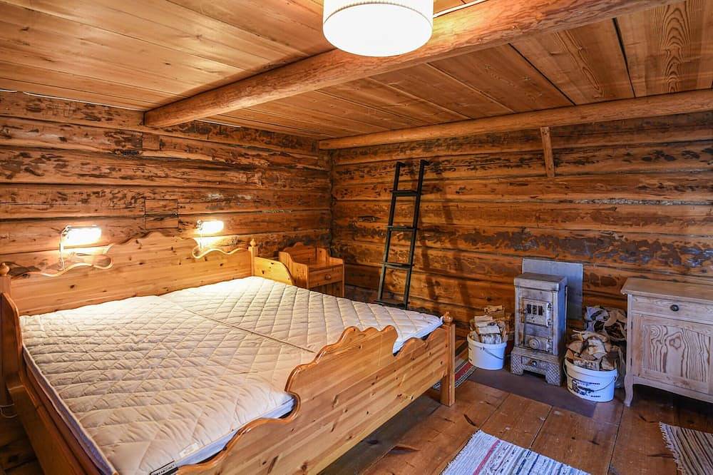 2 bedroom amazing home in Mora/Nunäs in Lake Siljan