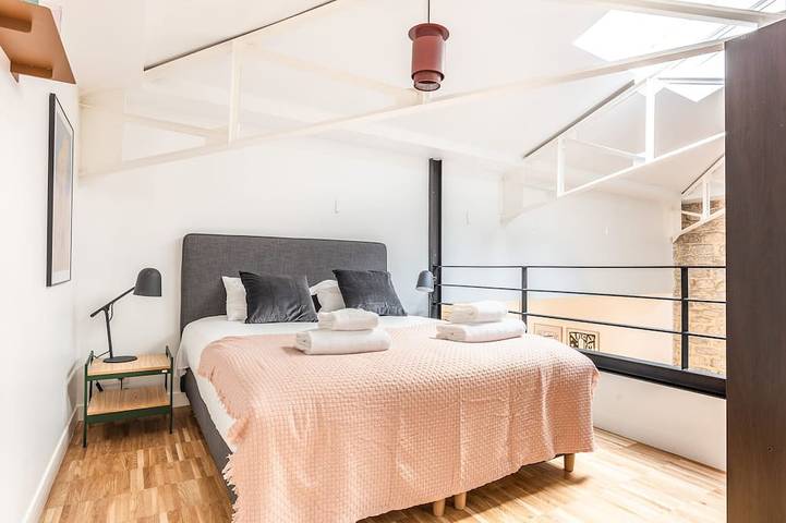 Appartamento intero, Hedonist House - Fantastic Architect Loft for 10 guests near Metro in Parigi, Ile-de-France
