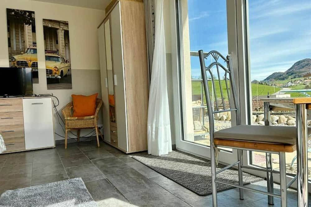 West-Side doubleroom + Singlebed/shower Wc/outside veranda/Castel & Garden view in Zullwil, Kanton Solothurn