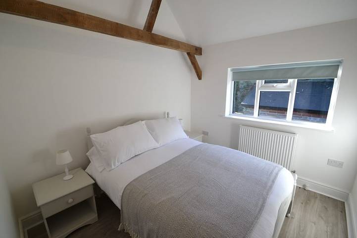 3 bed converted chapel with lake view in Shipley (West Sussex), South Downs