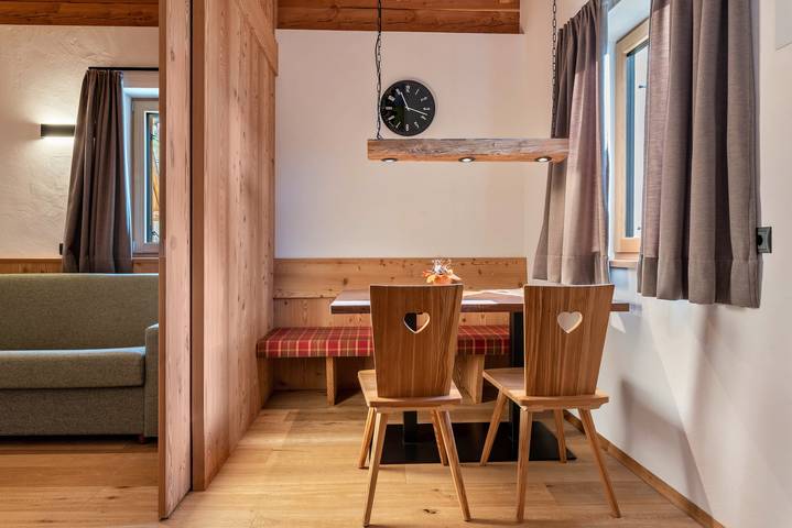Appartement entier, Appartement "Guntschöllerhof Völseggspitze" avec vue sur les montagnes, Wi-Fi, balcon et jardin in Aica di Sopra, Fiè allo Sciliar