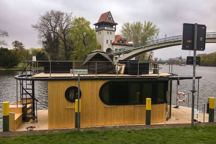 Hausboot für 5 Personen, mit Terrasse in Mecklenburgische Seenplatte - 2