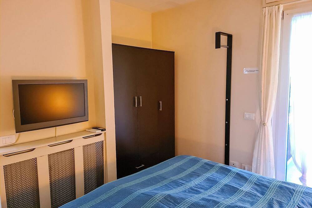 Ganze Wohnung, Attraktive 3½-Zimmer-Wohnung mit 2 Balkonen, Pool und Traumseesicht in Susello, Ghiffa