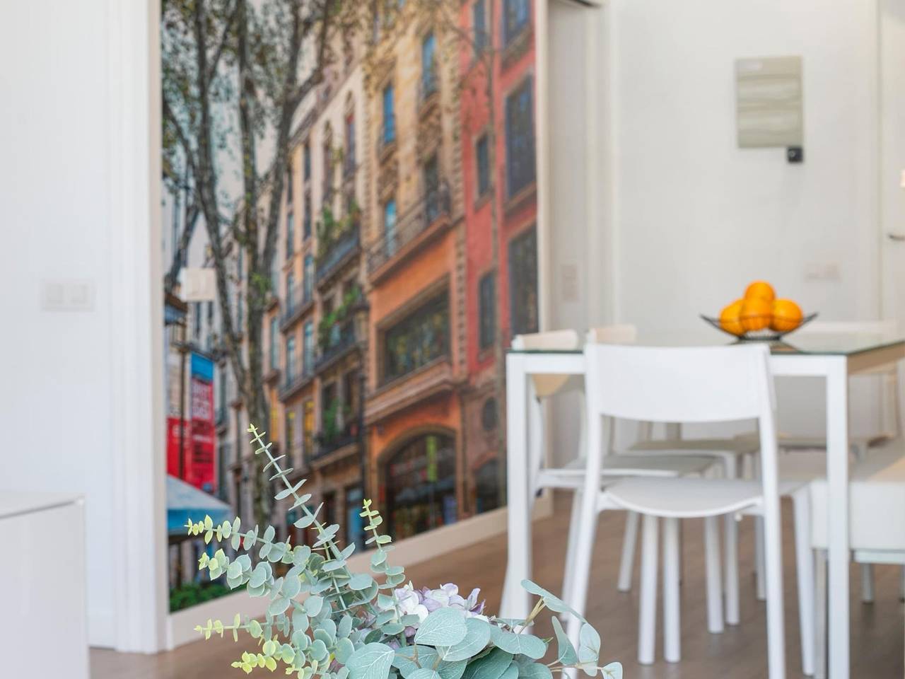 Entire holiday apartment, 12 Chic and Central Apt. with balcony in Gracia in Barcelona Centre, Barcelona
