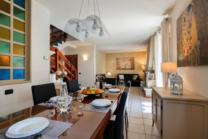Casa vacanza per 9 persone, con Balcone e Idromassaggio nonché Terrazza e Giardino a Orta San Giulio