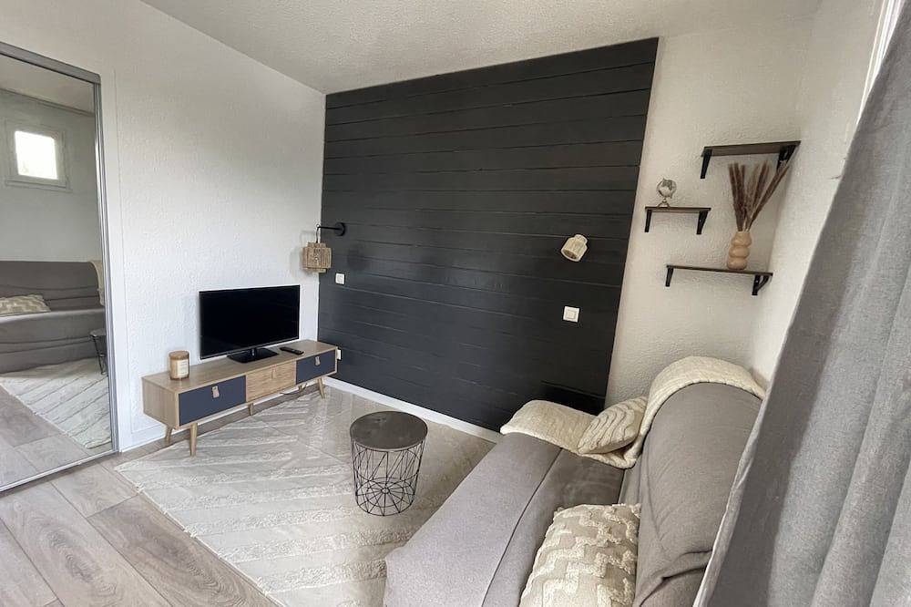 Appartement entier, Joli 2 Pièces, vue montagne et piscine couverte in Bielle (Pyrénées-Atlantiques), Béarn