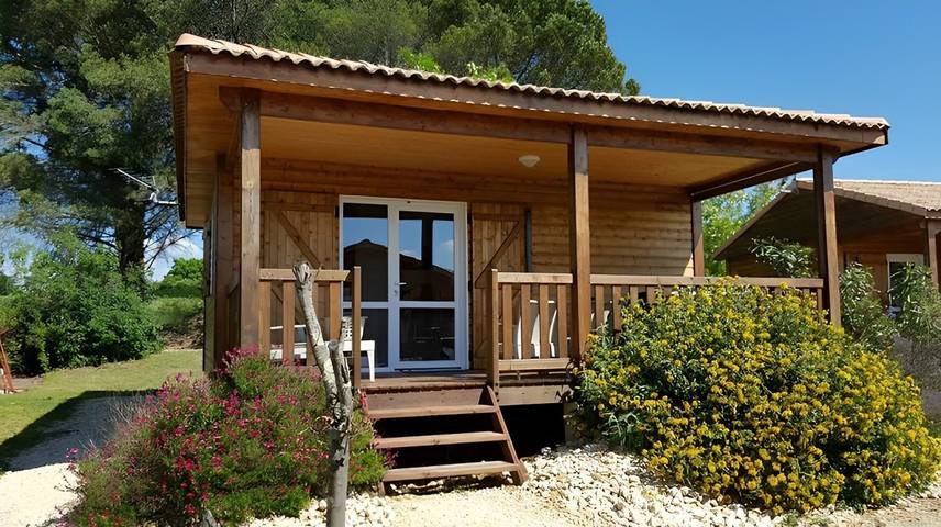 Chalet pour 5 personnes, avec piscine ainsi que terrasse et jardin en Ardèche - 2