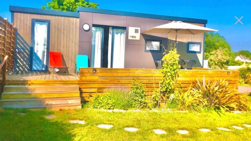 Camping pour 6 personnes, avec Jacuzzi et Terrasse ainsi que Jardin et Piscine