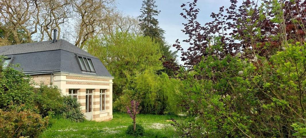 Location de vacances pour 6 personnes, avec vue ainsi que piscine et jardin à Bessé-sur-Braye - 2