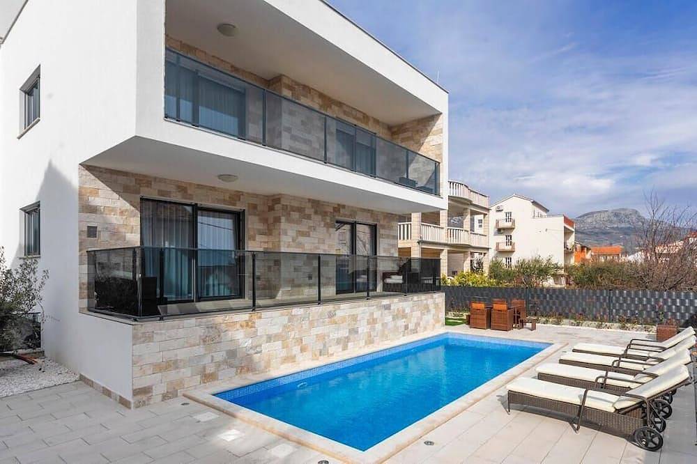 Villa Nicolina - Apartment Mateo Privat Sun Deck With Yacuzi in Kastel Novi, Kaštela