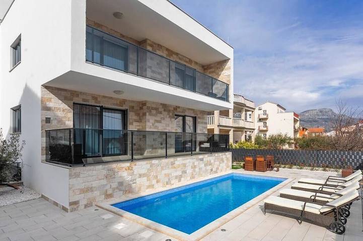 Ferienhaus für 5 Personen, mit Whirlpool und Balkon sowie Pool in Split-Dalmatien