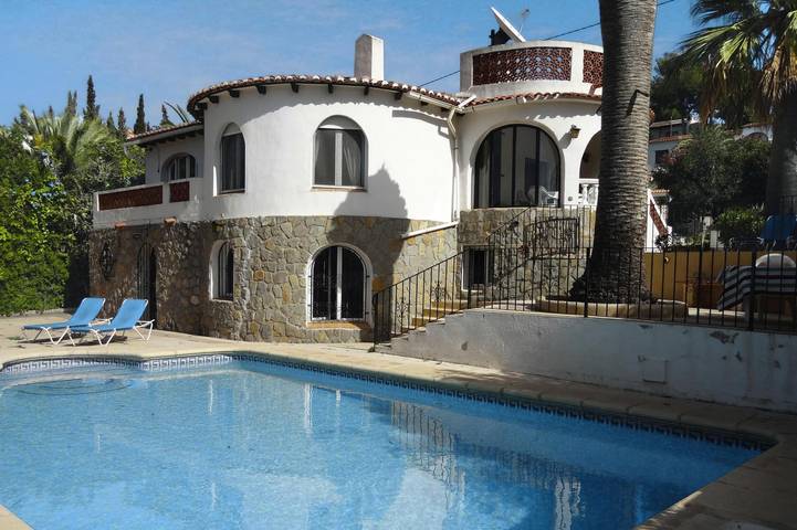 Ferienhaus für 6 Personen, mit Balkon und Terrasse sowie Pool