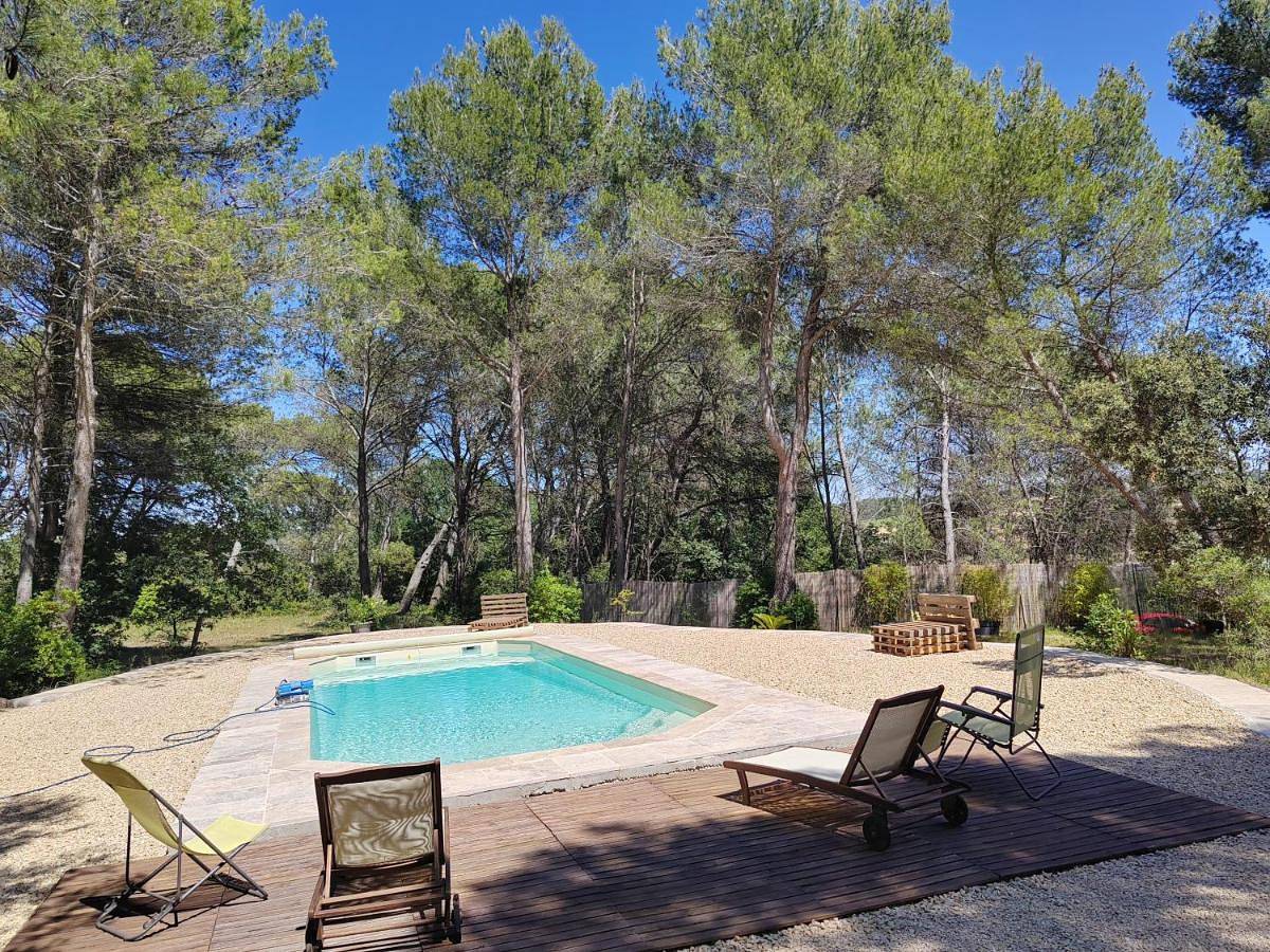 Appartement entier, Three-Bedroom Apartment in Lambesc, Région d'Aix-en-Provence