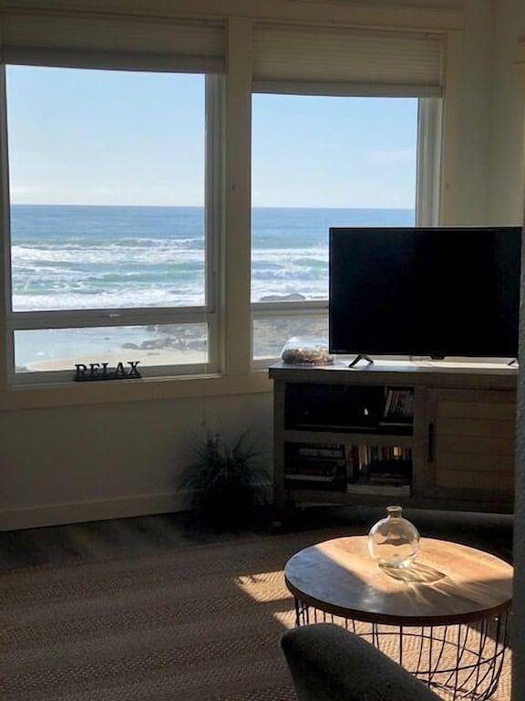 Am Meer und in der Nähe von Strand, Geschäften und Restaurants. in Oceanlake, Lincoln City