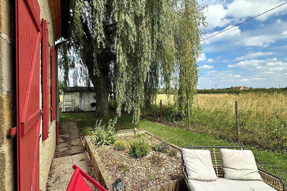 Bourbonnaise house ideally located and quiet. in Neuvy, Allier