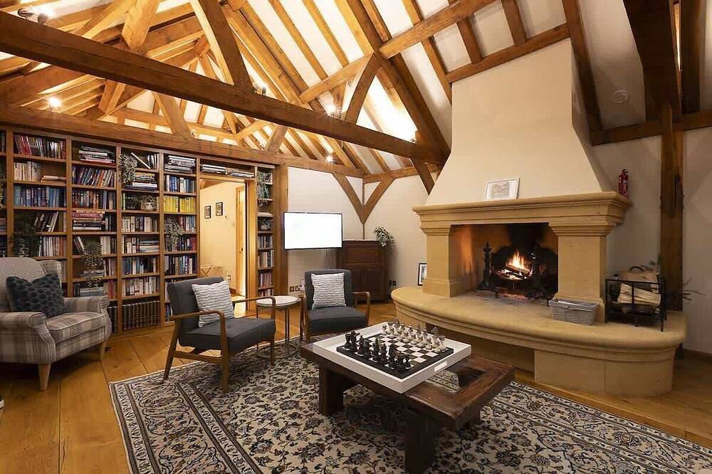 Pool House at Mill Cottage in Goring, North Wessex Downs